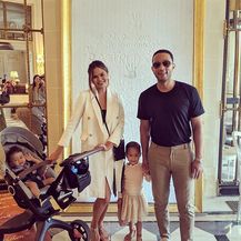 Chrissy Teigen i John Legend (Foto: Instagram)