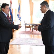 Đuro Sessa uručio Milanoviću konačne rezultate izbora