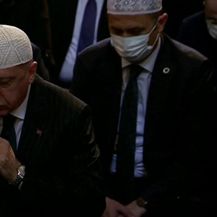 Vjernici opet mole pred Ajom Sofijom - 3