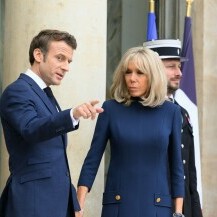 Brigitte Macron u plavoj kombinaciji - 4