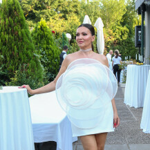 Nina Badrić u haljini brenda Mihano Momosa