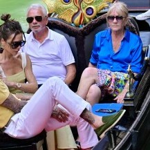 David i Victorija Beckham tijekom vožnje gondolom u društvu Victorijinih roditelja