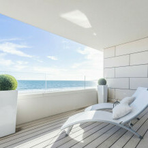 Stan s bijelom terasom i pogledom na more kao u raju - 8