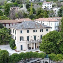 Vila Oleandra u vlasništvu je Georgea Clooneyja od 2001. godine
