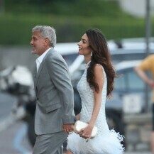 Elegantno izdanje Amal Clooney za druženje s prijateljima i obitelji - 2