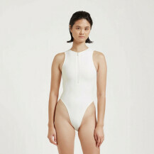 Eva Longoria nosi bijeli kupaći kostim brenda Myra Swim (190 dolara, oko 1395 kuna)