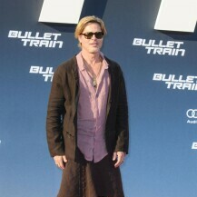 Brad Pitt u suknji - 4