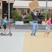 Muškarac s maskom zebre u Koprivnici