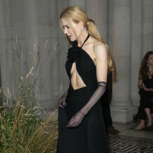 Nicole Kidman u crnoj haljini Saint Laurent by Anthony Vaccarello
