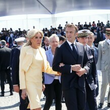 Brigitte i Emmanuel Macron na vojnoj paradi