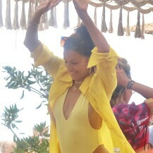 Eva Longoria u žutom kupaćem kostimu Myra Swim - 2