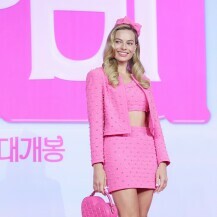 Ružičasta kombinacija koju je glumica nosila u Seulu