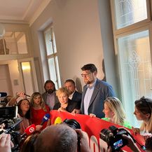 SDP-ovci su uoči okruglog stola DP-a i Udruge ''U ime obitelji'' razvili transparent - 4