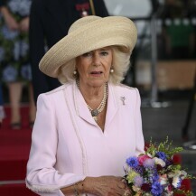 Kraljica Camilla u Walesu s torbom Lady Dior