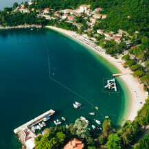 Plaža Medveja jedna je od najljepših plaža na opatijskoj rivijeri i jedna od rijetkih prirodnih plaža na tom području - 2