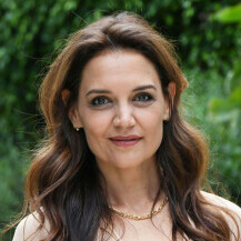 Katie Holmes u kompletu tropskog uzorka s potpisom brenda Faithfull The Brand - 4