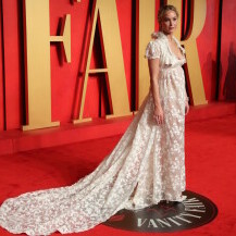 Jennifer Lawrence u haljini dostojnoj kraljice lavice