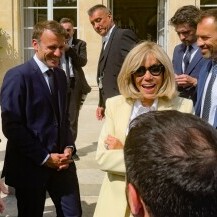 Emmanuel i Brigitte Macron na vrtnoj zabavi u Elizejskoj palači