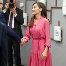 Kraljica Letizia u ružičastom