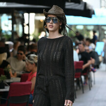 Zagrebačka ulična moda u šorcu i čizmama - 3