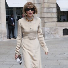 I Anna Wintour nosi kombinaciju u boji pijeska