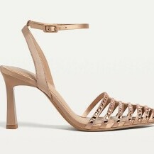 Stradivarius, snižene s 35,99 na 17,99 eura
