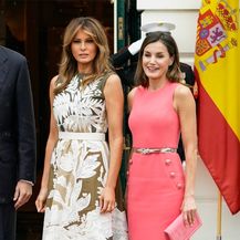 Melania u haljini modne kuće Valentino i Letizia u haljini Michaela Korsa