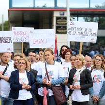 Prosvjed Preporoda zbog smanjenja plaća (Foto: Pixell)