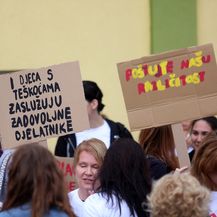 Prosvjed Preporoda zbog smanjenja plaća (Foto: Pixell)
