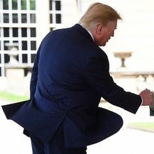 Donald Trump i Kraljica Elizabeta II. (Foto: AFP) - 2