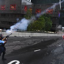 Policija bacila suzavac na prosvjednike u Hong Kongu (Foto: AFP) - 2