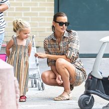 Seksi mama ima seks sa kćeri