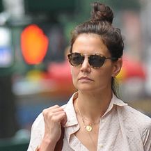 Katie Holmes u (ne)popularnim trapericama - 3