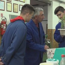 Učenici Industrijsko-obrtničke škole Virovitica i njihov mentor Zoran Kozjak (Foto: Dnevnik.hr)