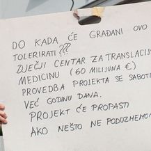Građani su se pred bolnicom okupili u znak podrške bivšem ravnatelju Bori Nogalu - 1