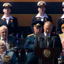 Vladimir Putin na vojnom mimohodu - 1