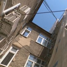 Oštećena zgrada nakon potresa u Zagrebu