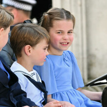Princeza Charlotte u plavoj haljini od 477 kuna na proslavi platinastog jubileja kraljice Elizabete - 3
