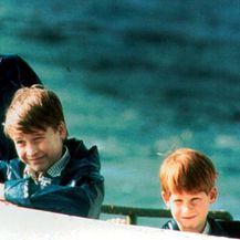 Prinčevi William i Harry s princezom Dianom