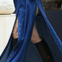 Jennifer Lopez haljinu je kombinirala s čizmama