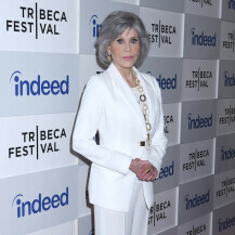 Jane Fonda u bijelom odijelu na Tribeca Film Festivalu - 1