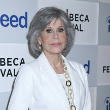 Jane Fonda u bijelom odijelu na Tribeca Film Festivalu - 5