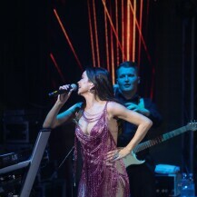 Severina u ljubičastoj haljini na koncertu u Zagrebu