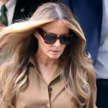 Melania Trump u Max Marinom kombinezonu i balerinkama Rogera Viviera - 5