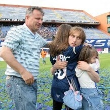 Luka Modrić s ocem Stipom i sestrama 2008. godine