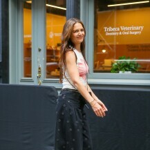 Katie Holmes u trapericama modne kuće Chanel - 5