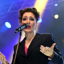 Doris Dragović u ružičastoj haljini na koncertu u Bjelovaru - 1