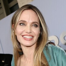 Angelina Jolie u haljini Ateliera Versace na Tonyjima 2024. - 4