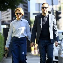 Iva Mertić Tomašević u tenisicama i širokim trapericama na drugom krugu lokalnih izbora - 2