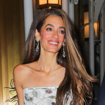 Amal Clooney u haljini s potpisom Stelle McCartney i prozirnim štiklama - 4